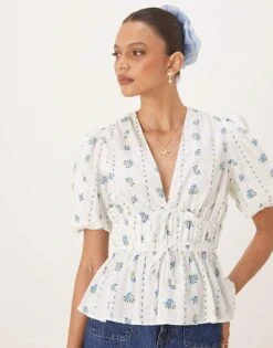 Nobody's Child Cordelia Puff Sleeve Top In White Ditsy For Women -Nobody’s Child Shop 208075303 1 white 1